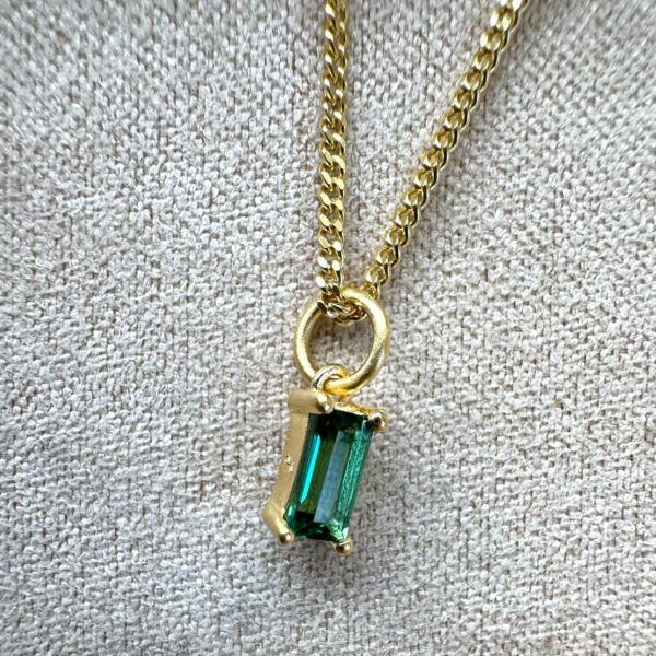 23 green quartz baquette 1